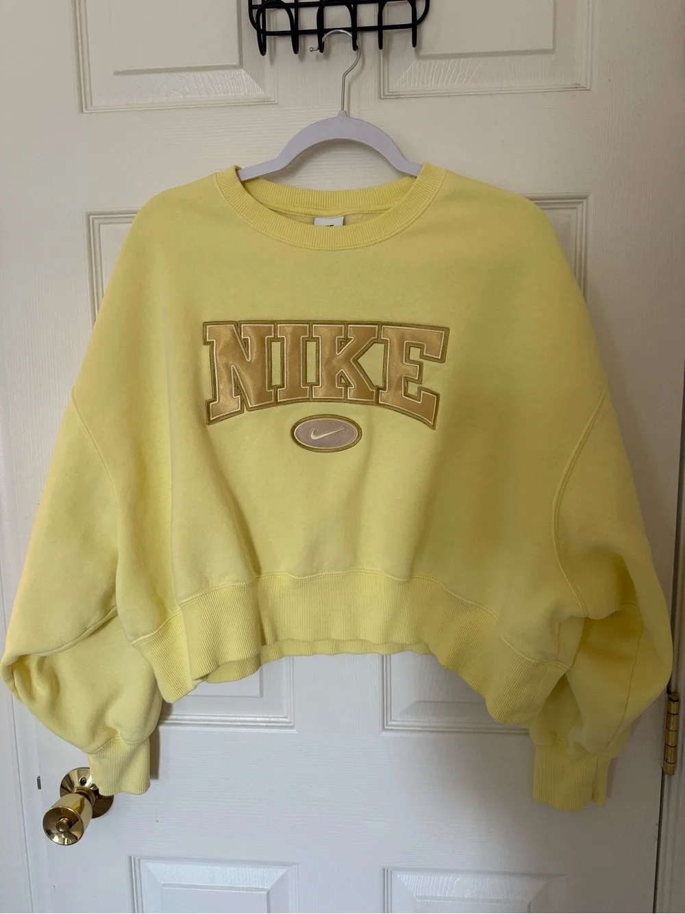 Nike Vintage-Style Cropped Crewneck Sweatshirt